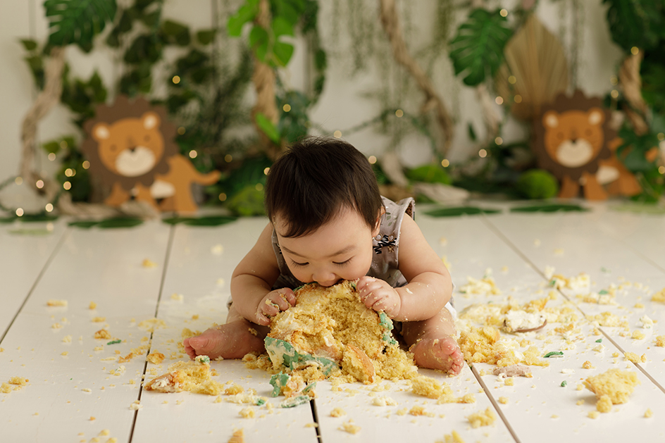 Cake-smash-photoshoot-Edinburgh