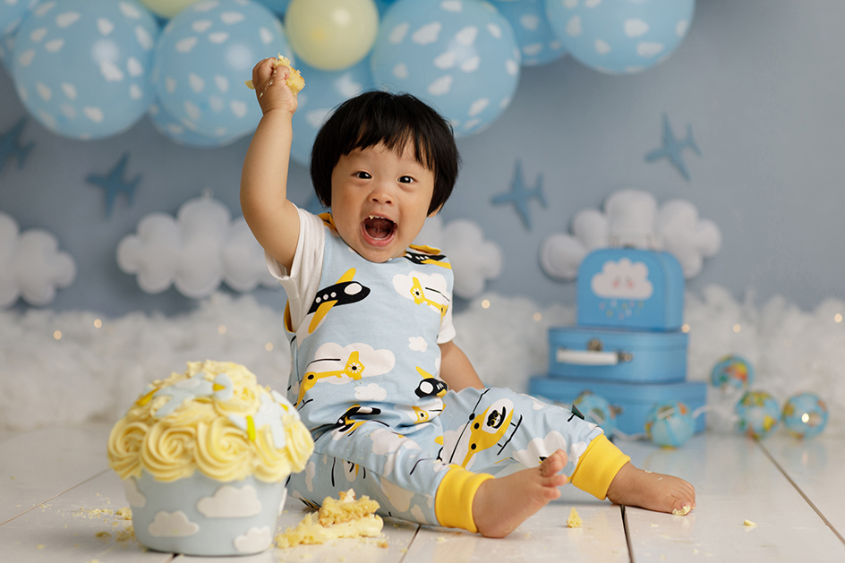 Easy Blue Smash Cake Tutorial (For Baby's 1st Birthday)